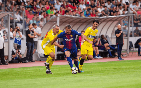 Hagi la Barcelona: Geniu Român pe Camp Nou - TricouriFotbaliști Shop